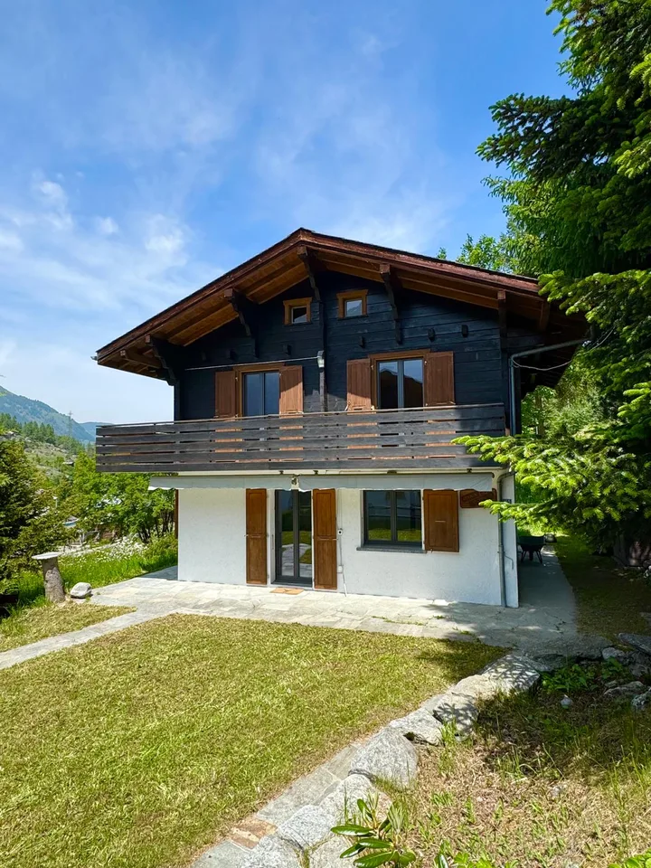Chalet ensoleillé avec vue panoramique dans le Mattertal