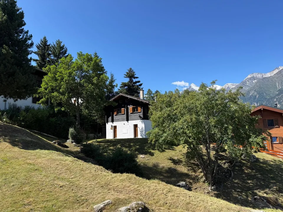 Chalet ensoleillé avec vue panoramique dans le Mattertal