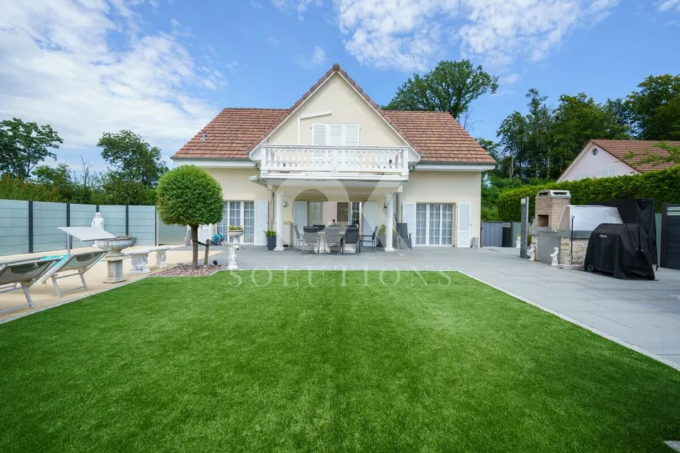 Villa de rêve exclusive avec vue panoramique - Vie luxueuse dans un emplacement idéal !