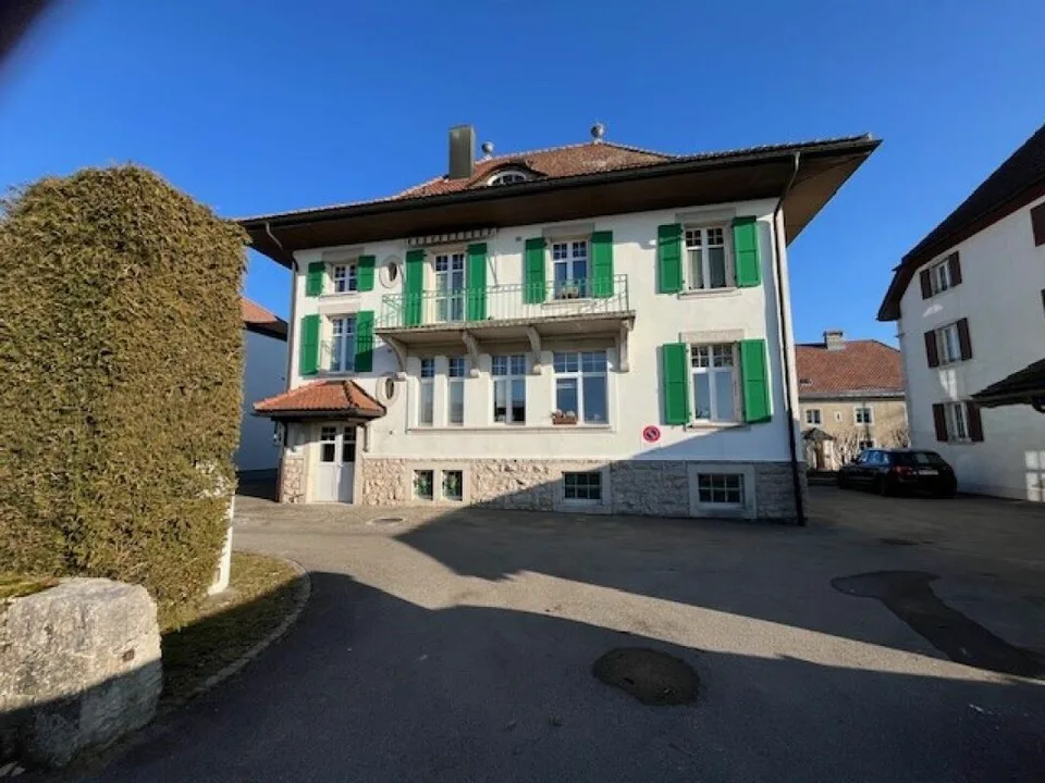 Renditeobjekt in Les Bois JU! Renoviertes Patrizierhaus - Mehrfamilien- oder Generationenhaus - voll vermietet!