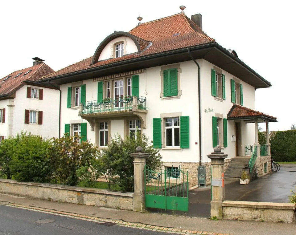Renditeobjekt in Les Bois JU! Renoviertes Patrizierhaus - Mehrfamilien- oder Generationenhaus - voll vermietet!