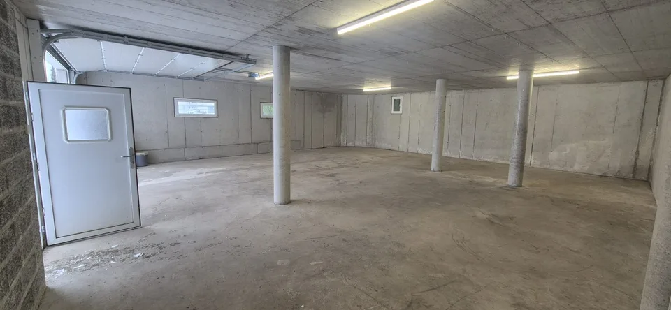 Villa moderna di 6,5 locali con grande deposito – Tramelan – foto 12 di 14