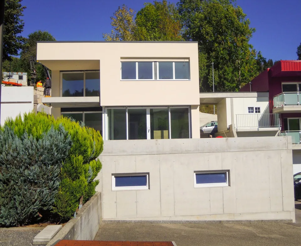 Villa moderne 6,5 pièces avec grand dépôt – Tramelan