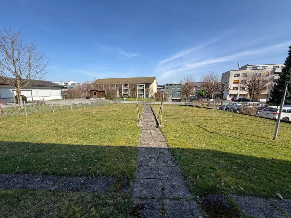 Wohn- und Geschäftshaus mit Baulandreserve in Strengelbach