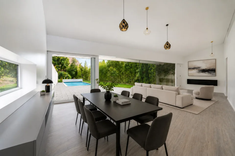 Einzigartig - Individuelle Architekten-Villa mit Pool in Mont-sur-Lausanne