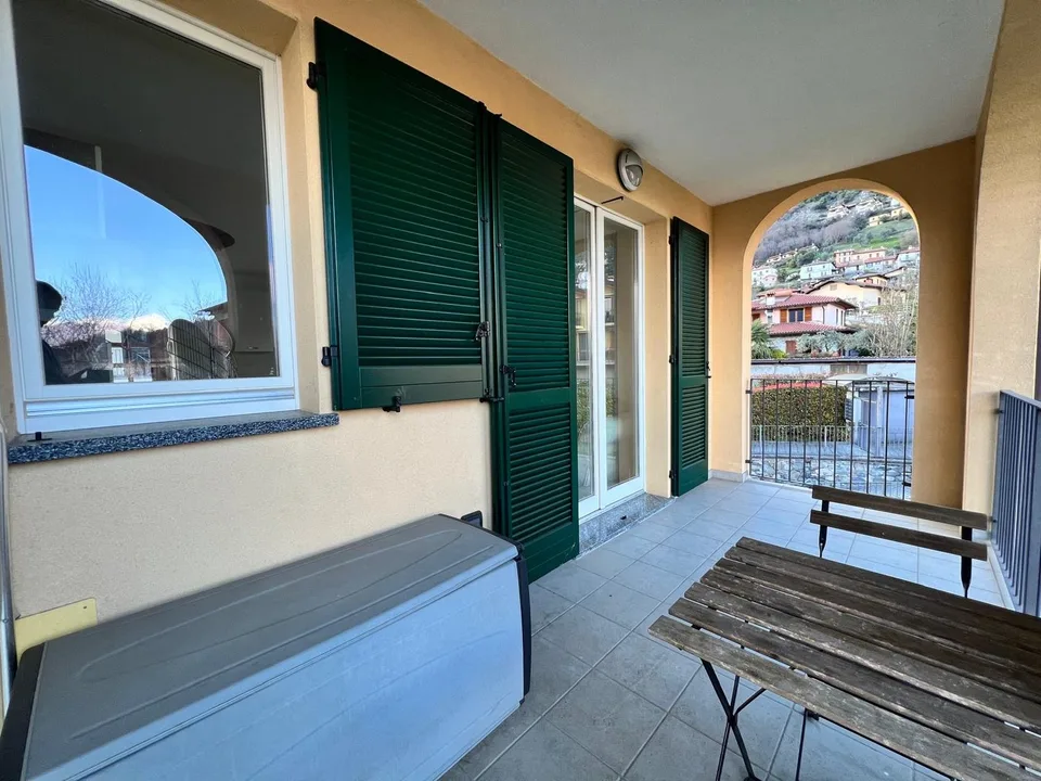 Schöne 3-Zimmer-Wohnung auf 2 Etagen mit Terrasse, Pool, Garage, Garten und Seeblick – Foto 10 von 13