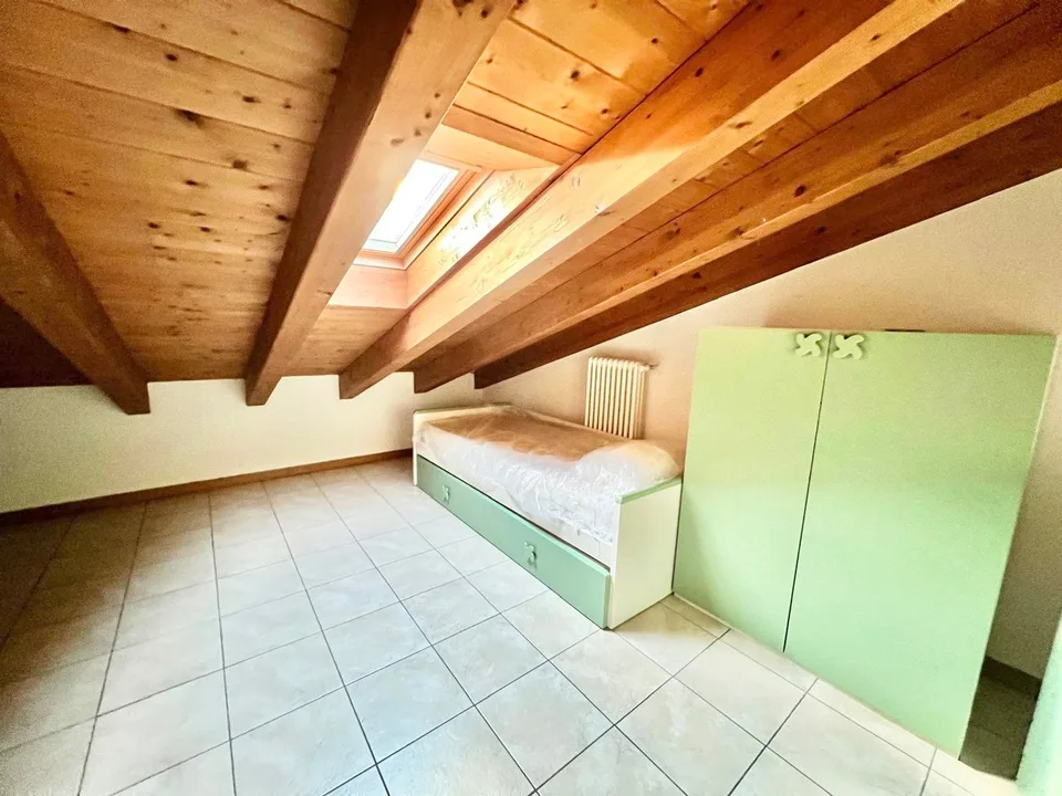 Schöne 3-Zimmer-Wohnung auf 2 Etagen mit Terrasse, Pool, Garage, Garten und Seeblick – Foto 6 von 13