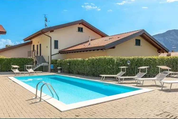 Schöne 3-Zimmer-Wohnung auf 2 Etagen mit Terrasse, Pool, Garage, Garten und Seeblick – Foto 12 von 13