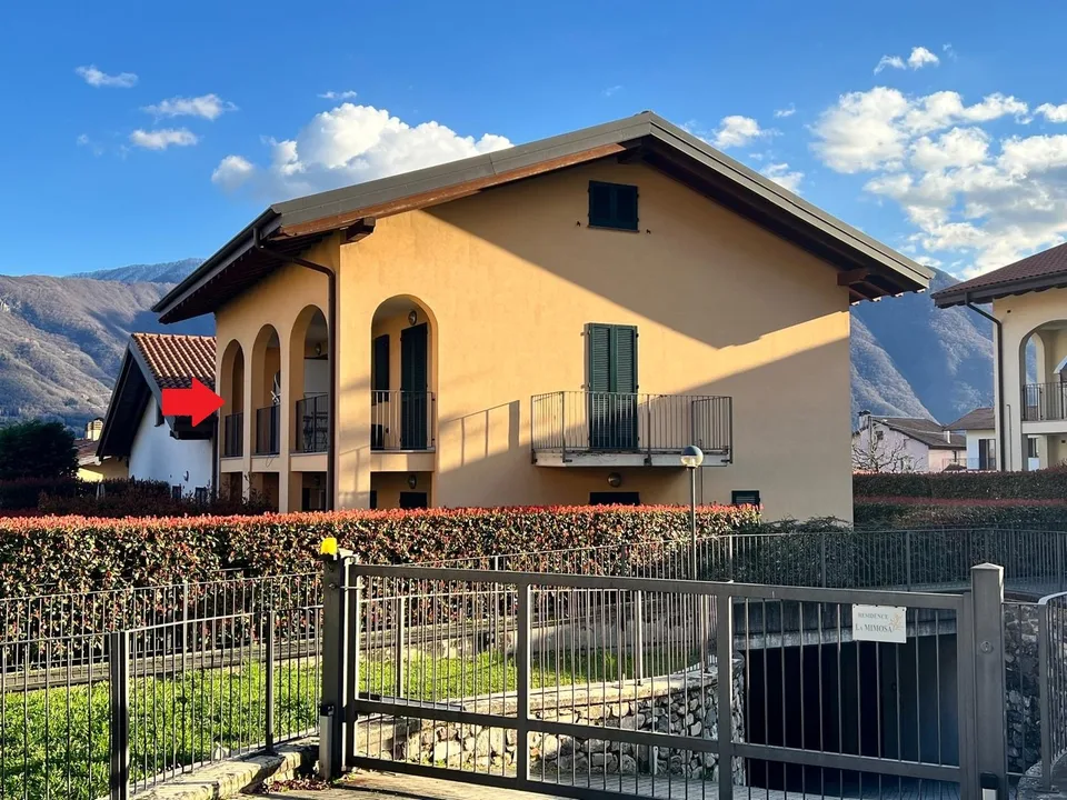 Schöne 3-Zimmer-Wohnung auf 2 Etagen mit Terrasse, Pool, Garage, Garten und Seeblick