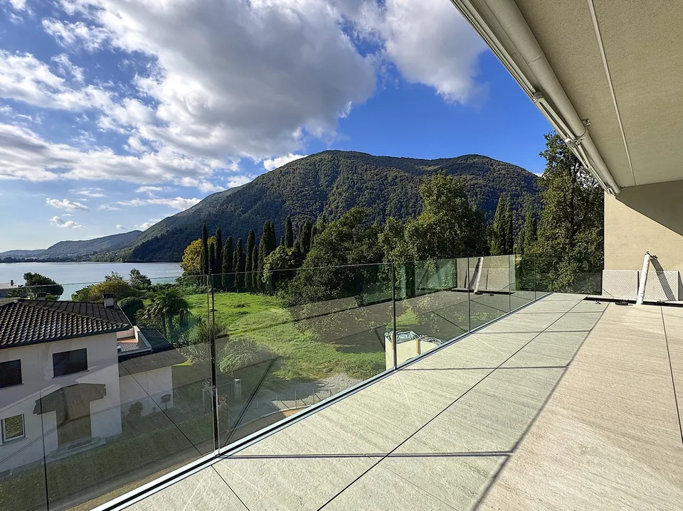 Elegante 4.5 locali al primo piano con terrazza e parziale vista lago – Foto 17 von 18