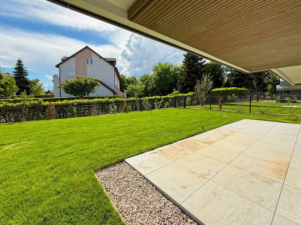 Appartement terrasse de 5 pièces à Divonne-les-Bains - 108m2 - jardin, cave, double garage
