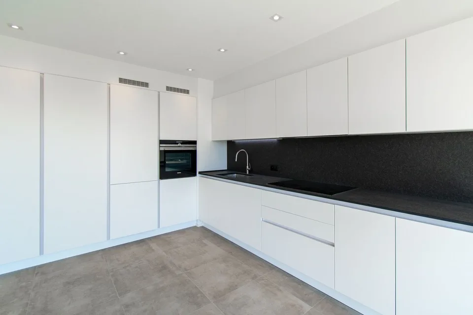 ELEGANTE APPARTAMENTO CON TERRAZZA E BELLISSIMA VISTA APERTA