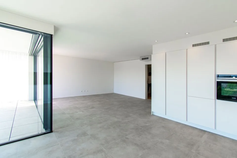 Elegantes Appartement mit Terrasse und wunderschöner Aussicht – Foto 6 von 15