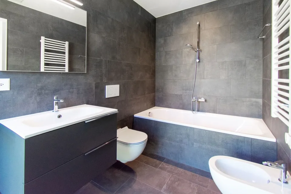 Elegantes Appartement mit Terrasse und wunderschöner Aussicht – Foto 13 von 15
