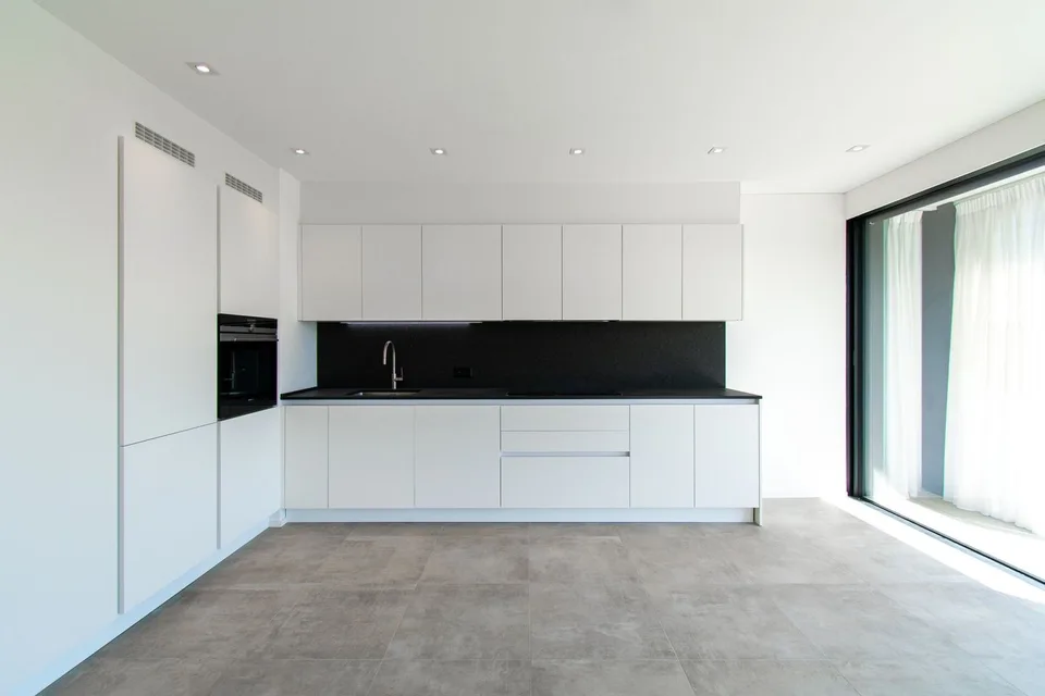 ELEGANTE APPARTAMENTO CON TERRAZZA E BELLISSIMA VISTA APERTA