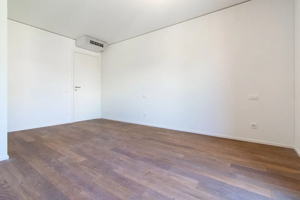 Elegantes Appartement mit Terrasse und wunderschöner Aussicht – Foto 11 von 15