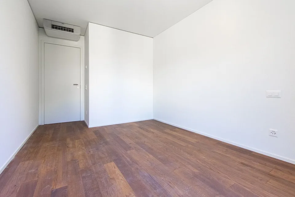 Elegantes Appartement mit Terrasse und wunderschöner Aussicht – Foto 12 von 15