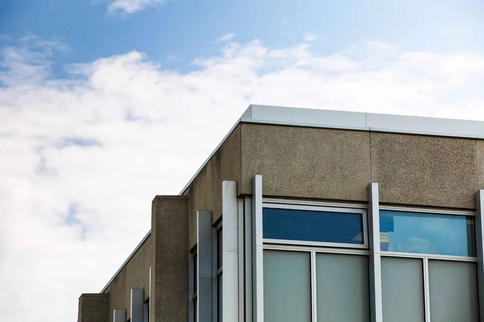Bâtiment d''exploitation et administratif vide à vendre