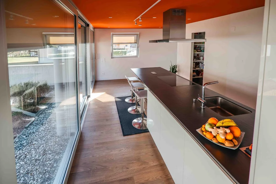 VENDESI A CRESCIANO - MODERNA E AMPIA VILLA DI 5.5 LOCALI IN ZONA TRANQUILLA