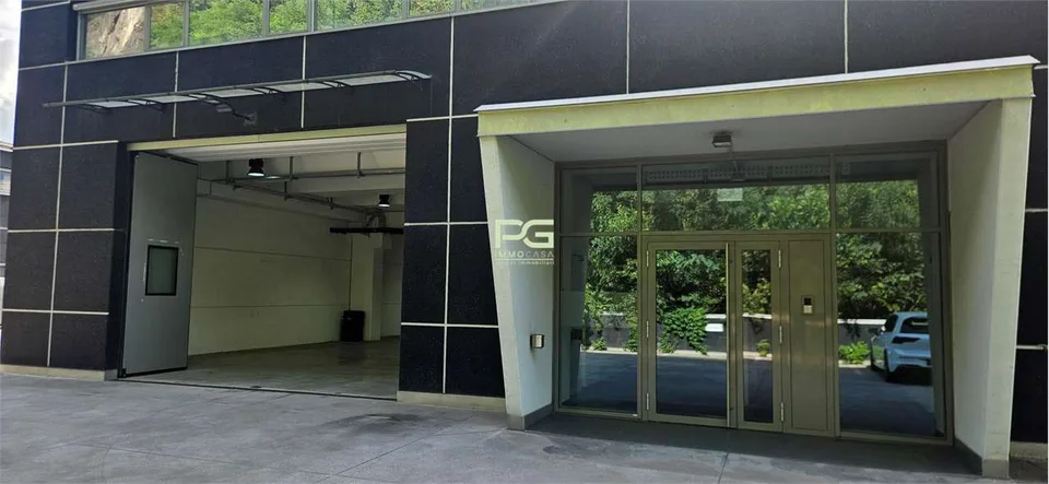 Spazio commerciale in vendita