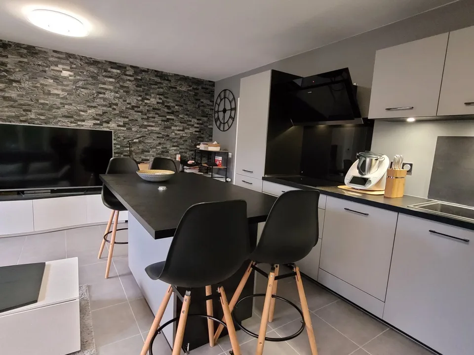 Appartement T2 avec jardin de 103 m2 - Cranves Sales