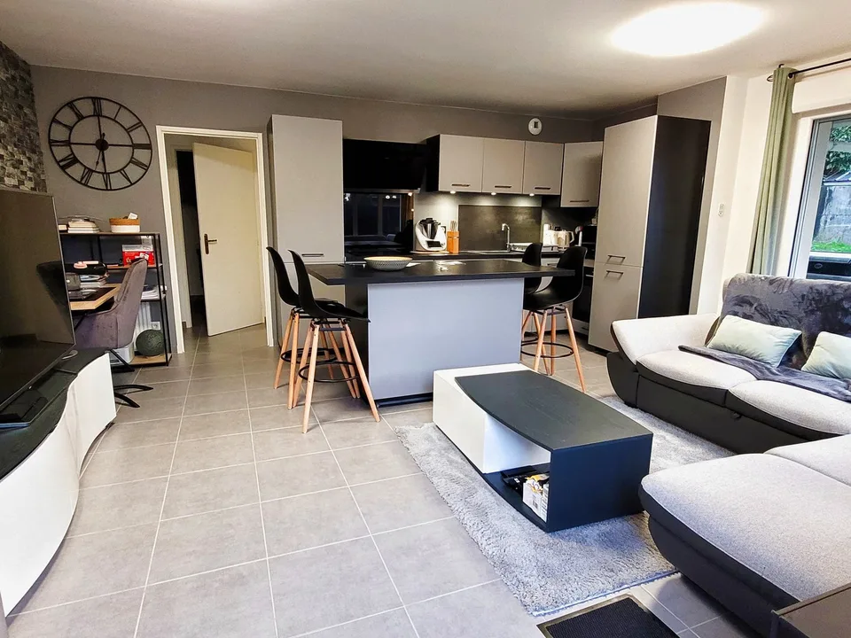 Appartement T2 avec jardin de 103 m2 - Cranves Sales