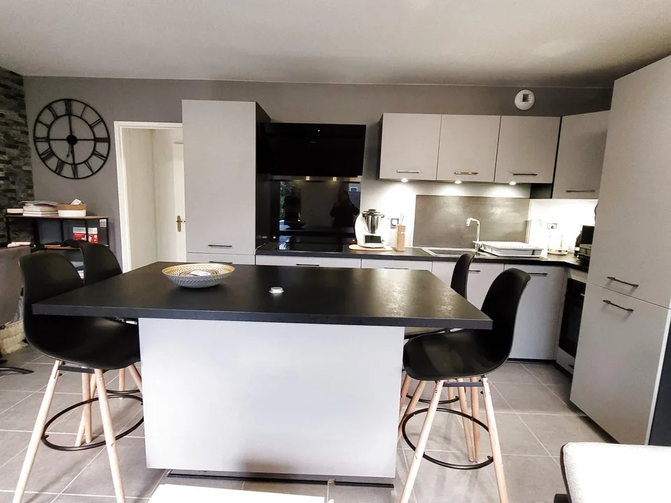 Appartement T2 avec jardin de 103 m2 - Cranves Sales