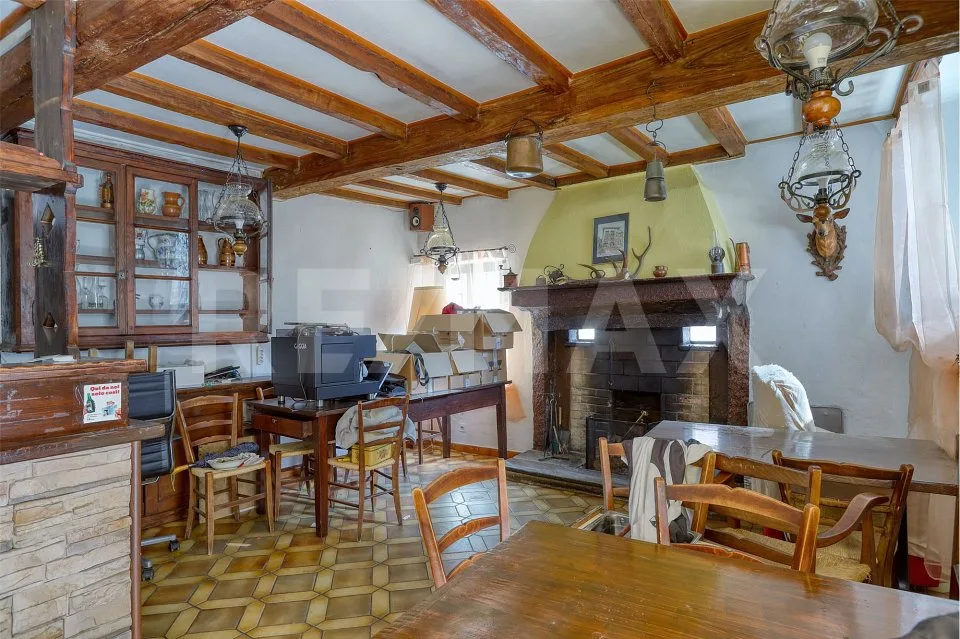 Tre appartamenti e unantica osteria, tra eleganza storica e calore