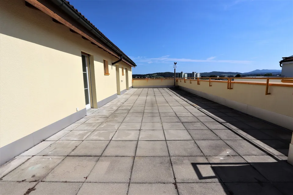 Appartamento mansardato 4.5 locali con 147 m² di area terrazza