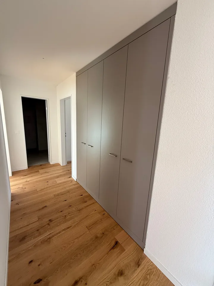 Appartamento attico di 5,5 locali ristrutturato con vista panoramica a Küngoldingen – foto 16 di 35