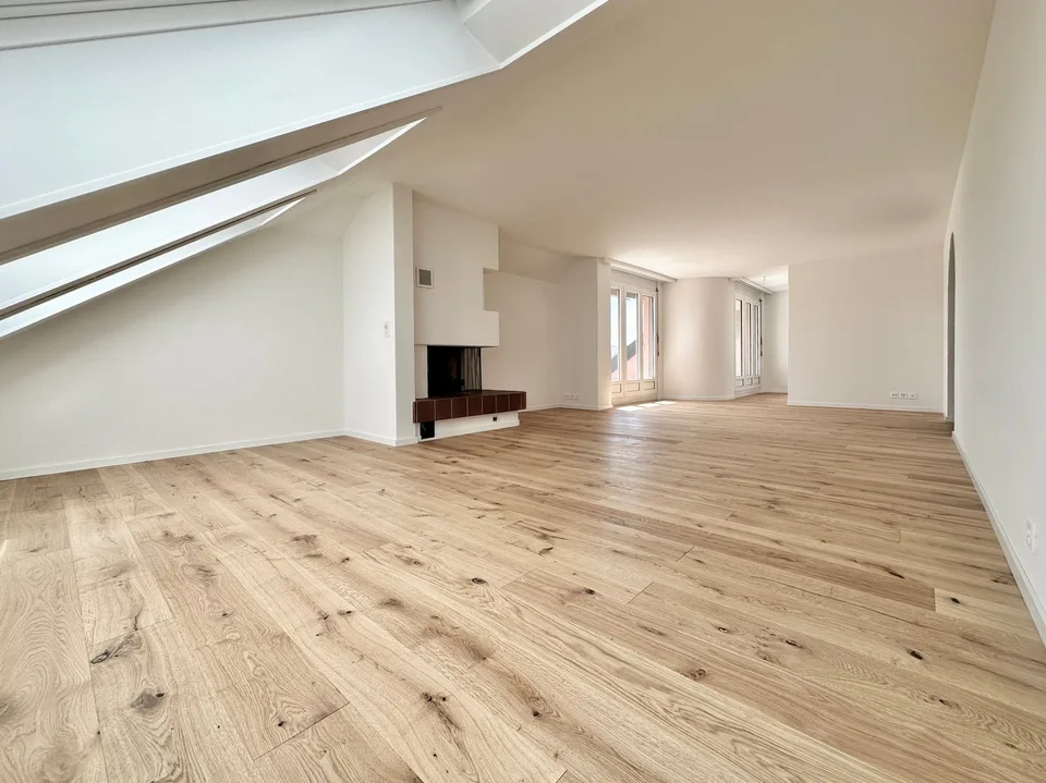 Appartamento attico di 5,5 locali ristrutturato con vista panoramica a Küngoldingen – foto 7 di 35