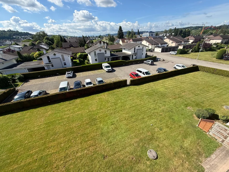 Appartamento attico di 5,5 locali ristrutturato con vista panoramica a Küngoldingen – foto 11 di 35