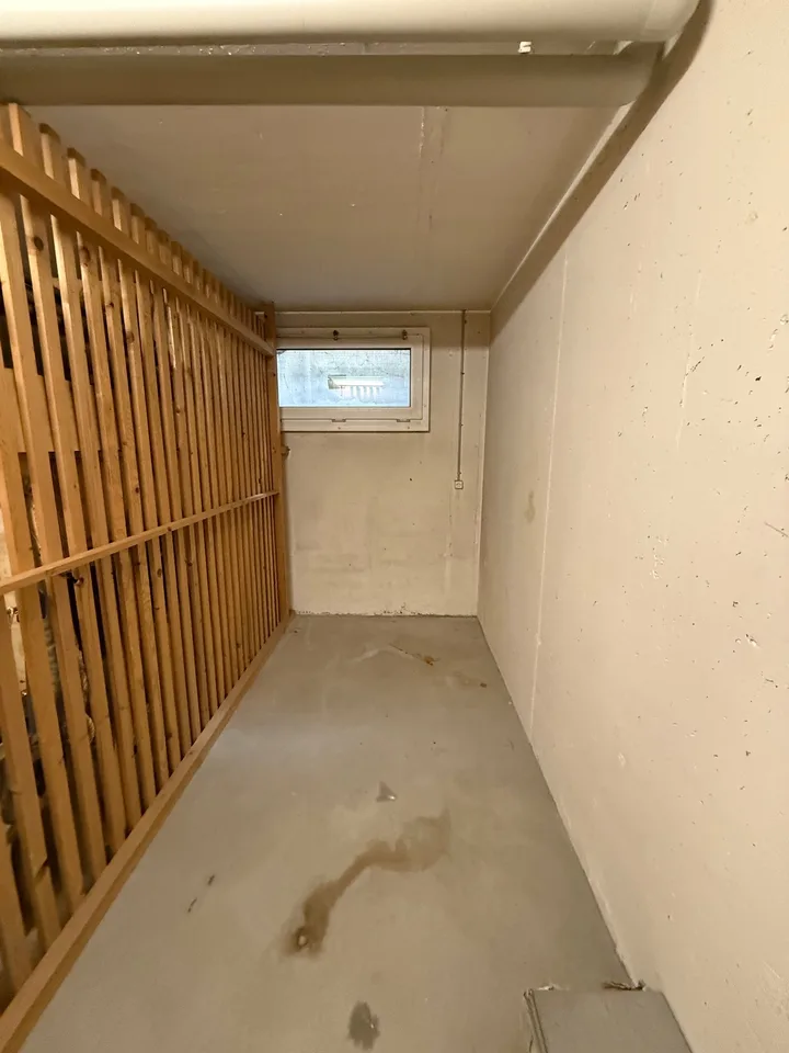 Appartamento attico di 5,5 locali ristrutturato con vista panoramica a Küngoldingen – foto 27 di 35