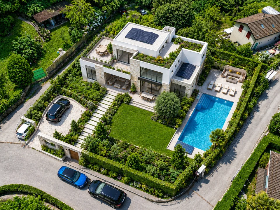 Terreno Edificabile a Lugano-Pazzallo: Zona Tranquilla e Ben Collegata
