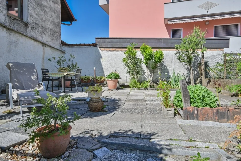 Grande e curata casa ticinese storica con splendido spazio esterno