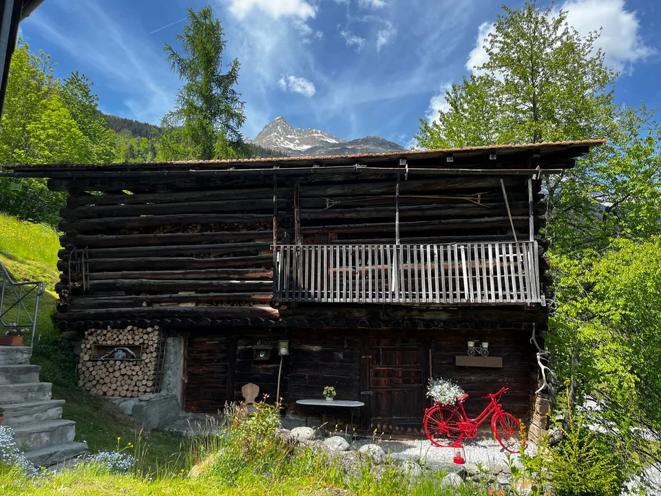 Casa colonica con due fabbricati e panorama montano a Rabius – foto 6 di 20