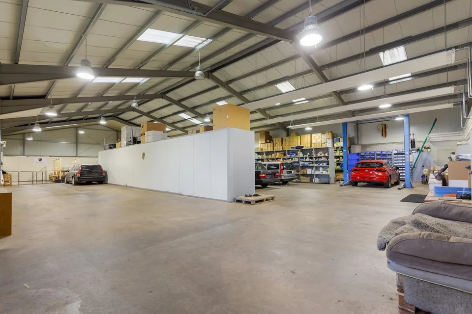 Exclusive Property - Living and Working Under One Roof – photo 7 of 8
