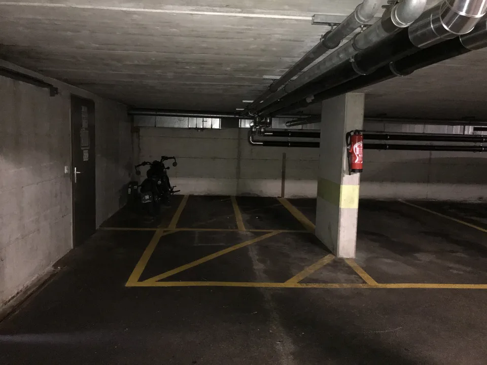 Innenmotorradparkplatz