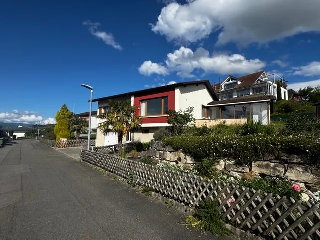 Charmantes 5-6 Zimmer Einfamilienhaus mit Seesicht und Garten in Mörigen