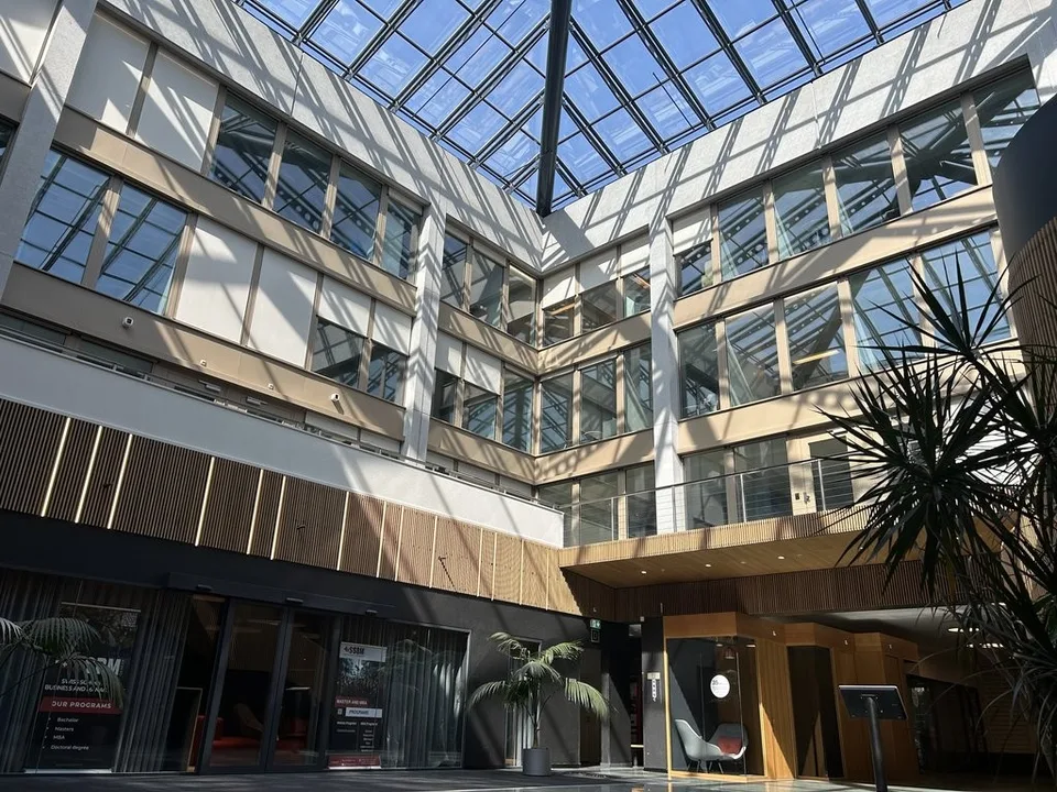 Büros von 677 m2 - 3. Etage - im Geneva Business Center in Lancy