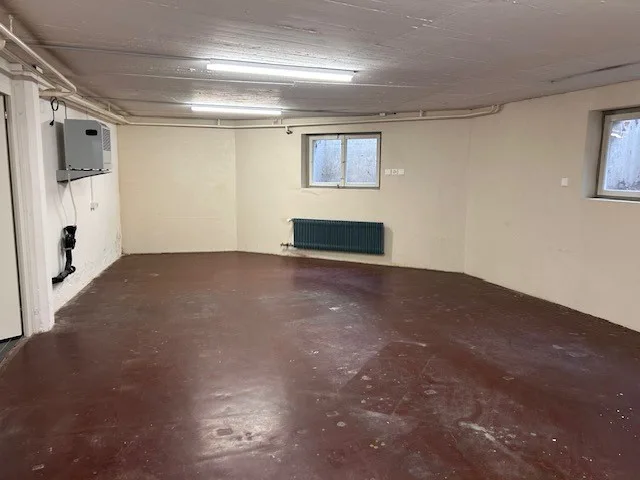 Affitto gratuito per i primi 2 mesi - Spazioso locale commerciale – foto 6 di 7