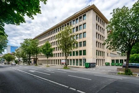 Place de parc extérieure pour deux-roues