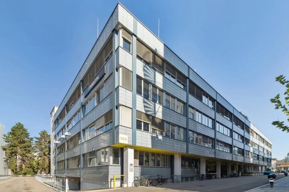 Flexible und grosszügige Gewerbefläche - viele Parkplätze – Foto 8 von 8