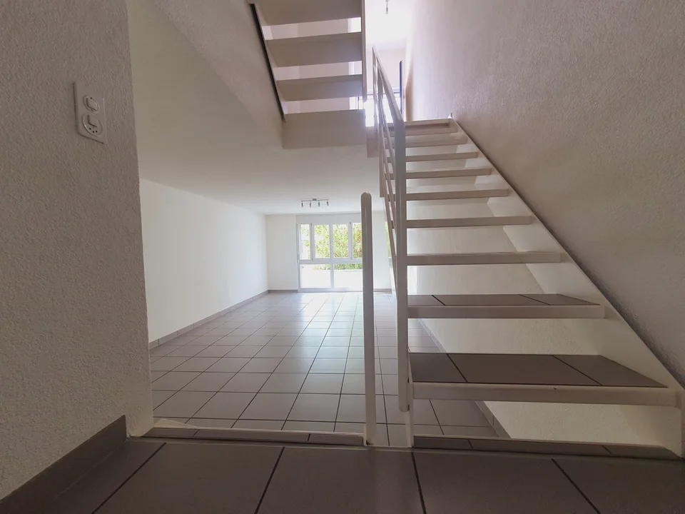 Grosszügige Wohnung auf 2 Etagen mit eigenem Gärtli