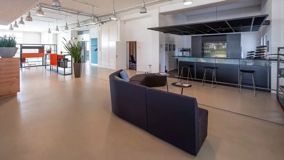 Votre nouveau local commercial en centre-ville avec vue ! – photo 10 sur 11