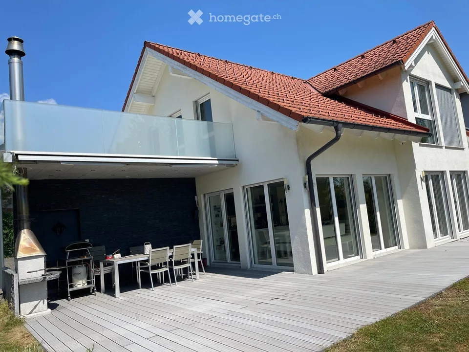 Modernes helles 7.5 Zimmer Einfamilienhaus an schöner, ruhiger Lage mit Umschwung