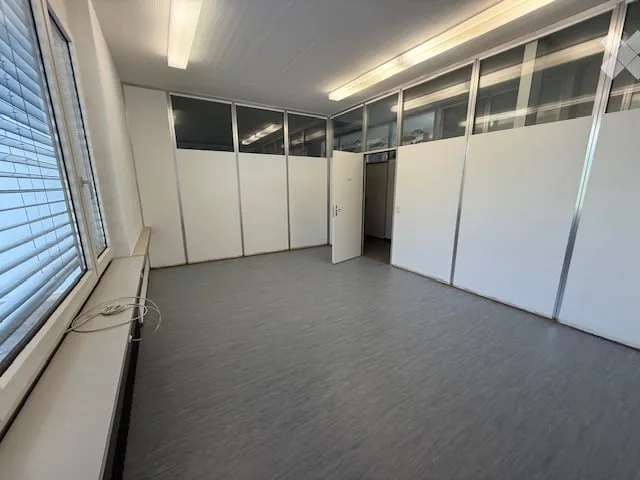 Schönes Büro,  an der Sihl (Strassenseite)