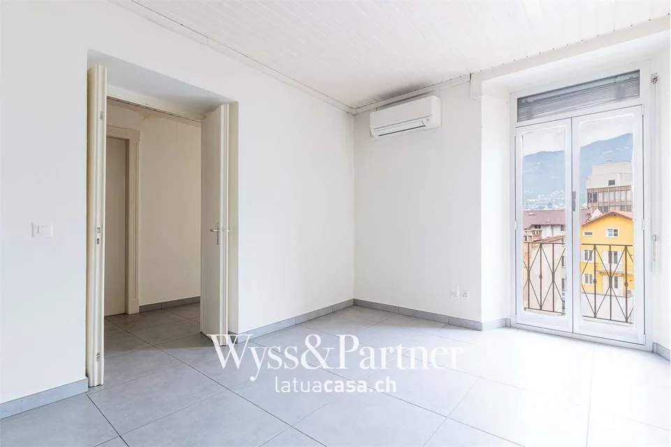 Chiasso, bureau de 150 m² + local séparé – photo 10 sur 10