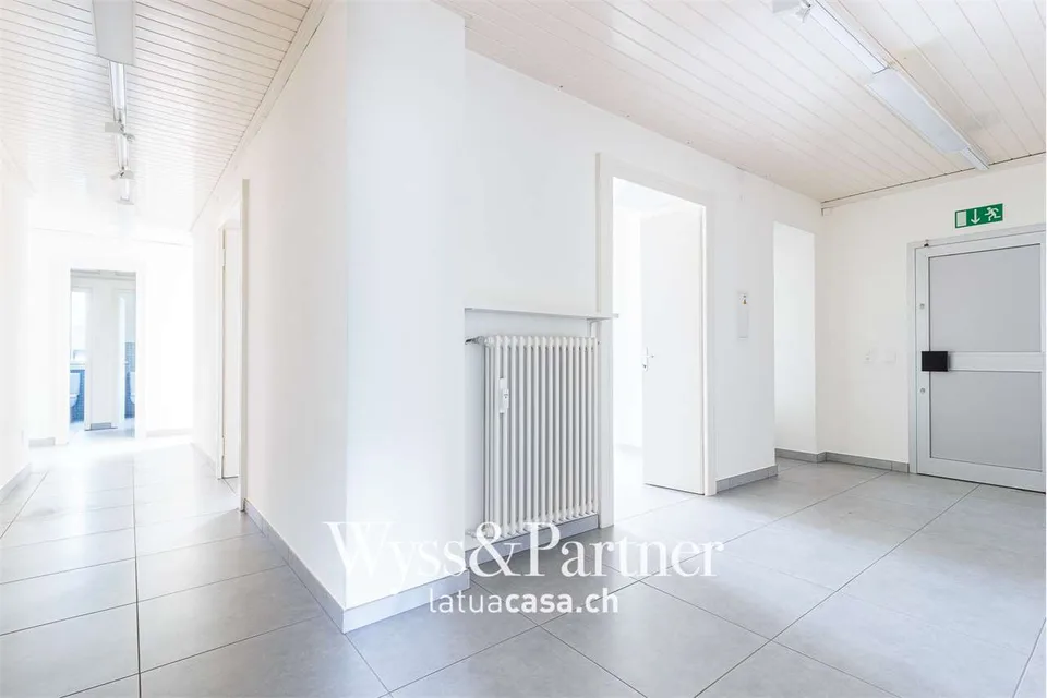 Chiasso, bureau de 150 m² + local séparé