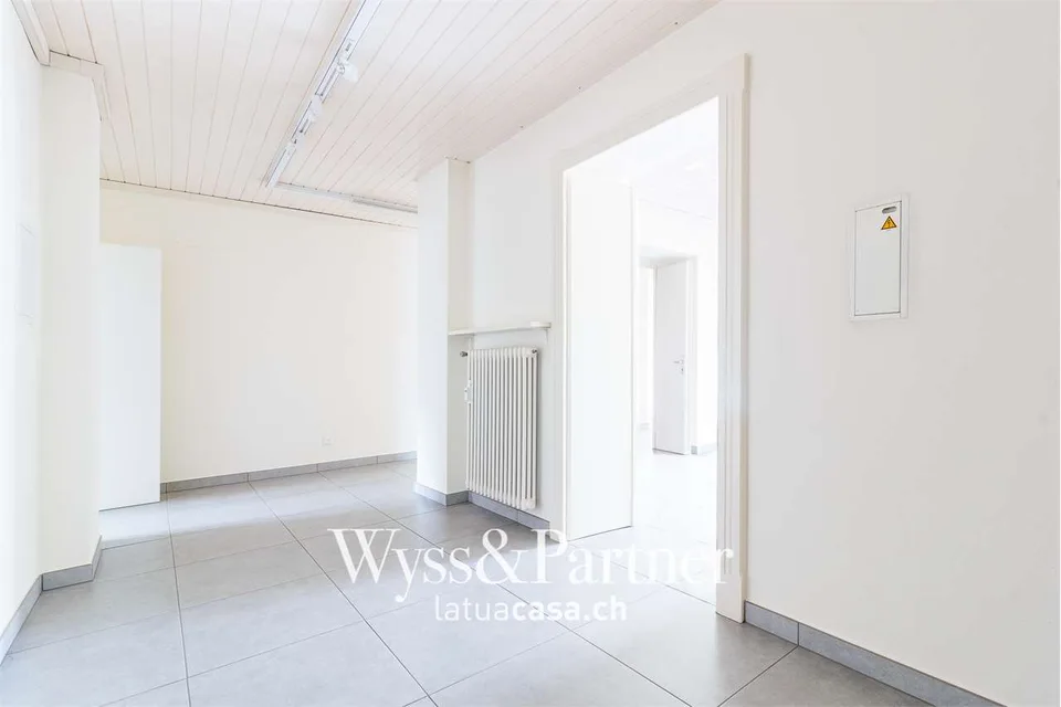 Chiasso, bureau de 150 m² + local séparé – photo 7 sur 10